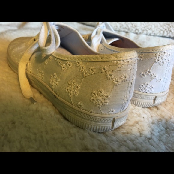White size 9 shoes from American Eagle - Picture 5 of 5